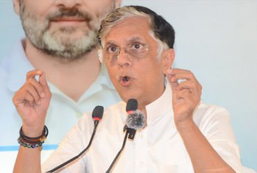 પવન ખેડાને સુપ્રીમ કોર્ટનો ઝટકો: તેલંગાણા હાઇકોર્ટના જામીન આદેશ પર રોક, કહ્યું- ‘આસામની કોર્ટમાં જાવ’