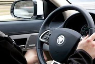 36 ટકા લોકો વાહન ચલાવતી વખતે મોબાઈલ પર વાત કરે છે, શહેરમાં થયેલા સર્વેનું તારણ