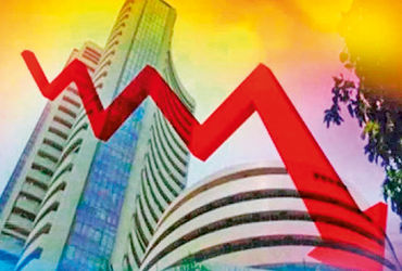 ઉછાળે ઈન્ડેક્સ બેઝડ સાવચેતી : સેન્સેક્સ વધ્યામથાળેથી 742 પોઈન્ટ ગબડીને 77988