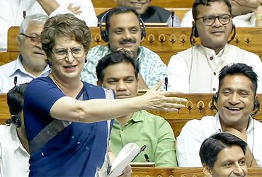 સંસદમાં પ્રિયંકા ગાંધીનો પાવર પ્લે, અમિત શાહ પણ હસી પડ્યા, રાહુલ ગાંધીએ કર્યા વખાણ