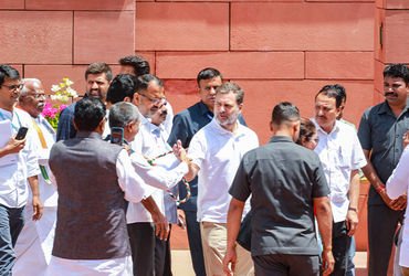 મહિલા અનામત બિલ : રાહુલ ગાંધી સંસદ પહોંચ્યા, વિપક્ષની લોકસભા સ્પીકર સાથે બેઠક