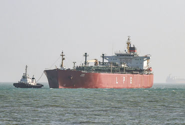 હોર્મુઝની ખાડી બંધ કર્યા બાદ ઈરાનનું ફાયરિંગ, ભારતના બે જહાજોએ લેવો પડ્યો યુટર્ન