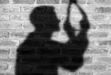 છૂટાછેડા પછી એકલા રહેતા  આસિ.મેનેજરનો  આપઘાત