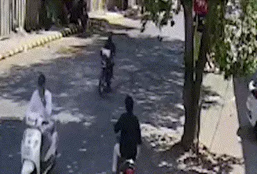 રાજકોટમાં હિટ એન્ડ રનની ઘટના: એરપોર્ટ ફાટક પાસે કારચાલકે ચારને કચડ્યા, બેના મોત