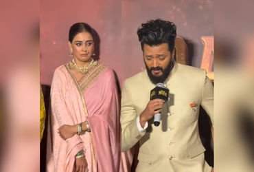VIDEO | ટ્રેલર લોન્ચમાં સ્ટેજ પર જ રડી પડ્યા રિતેશ અને જેનેલિયા! 10 વર્ષે સાકાર થયું આ સપનું