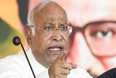 ખડગેએ મોદીને આતંકવાદી કહેતા  વિવાદ, ભાજપે માફીની માગ કરી