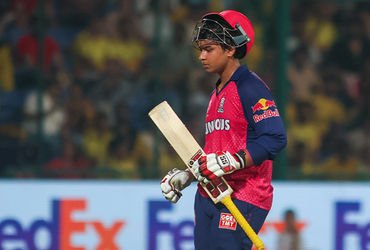 IPL 2026: 15 વર્ષના વૈભવ સૂર્યવંશીએ મેક્સવેલનો વર્લ્ડ રેકોર્ડ તોડ્યો! પૃથ્વી શો અને સેમસન પણ પાછળ છૂટ્યા