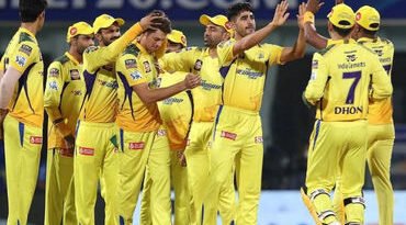 ચાલુ IPLમાં સ્ટાર બોલર પર તૂટ્યો દુ:ખનો પહાડ, માતાના અંતિમ સંસ્કાર કરી ટીમમાં પરત ફર્યો