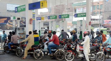 હોર્મુઝ સ્ટ્રેટ બંધ થતા પાકિસ્તાનની હાલત કફોડી: માત્ર 5થી 7 દિવસનો જ બચ્યો ક્રૂડ ઓઇલનો સ્ટોક