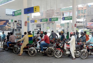 હોર્મુઝ સ્ટ્રેટ બંધ થતા પાકિસ્તાનની હાલત કફોડી: માત્ર 5થી 7 દિવસનો જ બચ્યો ક્રૂડ ઓઇલનો સ્ટોક