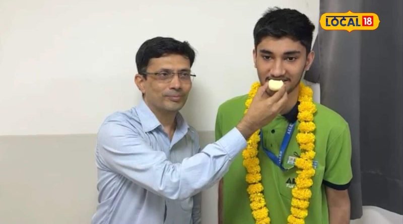 પિતા ફિઝિયોથેરાપિસ્ટ પણ દીકરાએ ગણિતમાં ગજવ્યું મેદાન, જાણો કોણ છે AIR 16 મેળવનાર રાજકોટનો રત્ન નિમેય પુરોહિત?