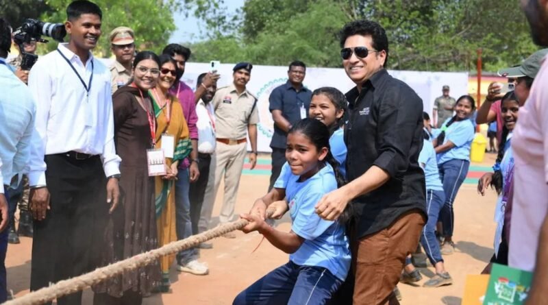 Breaking News: નક્સલ પ્રભાવિત વિસ્તારમાં ક્રિકેટના ભગવાન સચિન તેંડુલકર, બાળકો સાથે ગેમ્સ રમ્યા, પરિવર્તન-વિકાસનો આપ્યો સંદેશ