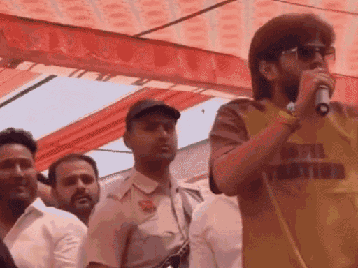 માસૂમ શર્માને સ્ટેજ પર અપશબ્દો બોલવા ભારે પડ્યા:સિંગર વિરુદ્ધ FIR, હરિયાણા મહિલા આયોગે પણ નોટિસ ફટકારી; સોશિયલ મીડિયા પર ટ્રોલ થયો માસૂમ શર્માને સ્ટેજ પર અપશબ્દો બોલવા ભારે પડ્યા:સિંગર વિરુદ્ધ FIR, હરિયાણા મહિલા આયોગે પણ નોટિસ ફટકારી; સોશિયલ મીડિયા પર ટ્રોલ થયો