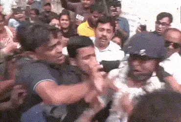 VIDEO : મમતાના ભત્રીજા અભિષેક બેનરજી પર હુમલો… કપડા ફાડ્યા, પત્થર ફેંક્યા, હેલમેટ પહેરીને બચાવ્યો જીવ