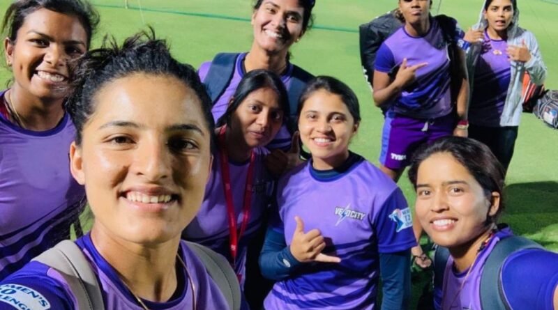 પિતા શિક્ષક, દીકરી ક્રિકેટર, આવો છે શિખા પાંડેનો પરિવાર