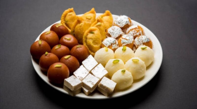 મીઠાઈ પર ચમકતી ચાંદીની વરખ બની શકે છે ઝેર ? ખરીદતાં પહેલાં જાણી લો અસલી-નકલી પરખવાની આ ટ્રીક્સ !