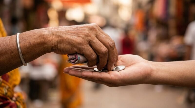 Chanakya Niti : આ ચાર સ્થળોએ દાન કરવાથી પુણ્ય પ્રાપ્ત થશે, તમારા જીવનમાં ક્યારેય કોઈ કમી નહીં રહે