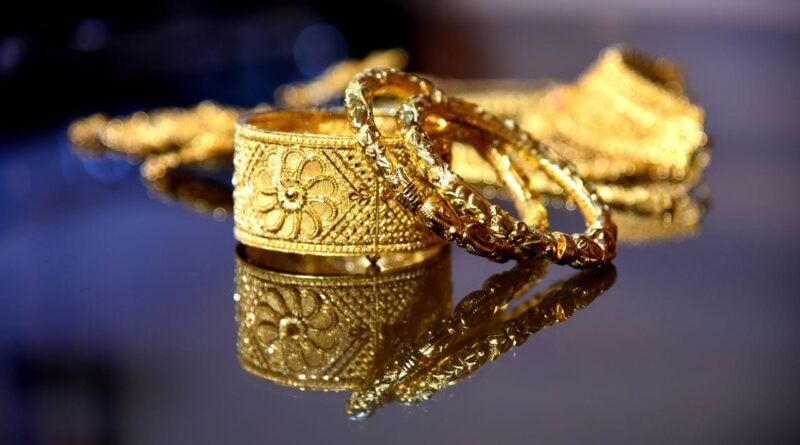 Gold Price Today :  સોનું થયું સસ્તું! બહેનને રક્ષાબંધનની આપી દો ગિફ્ટ, ચાંદી પણ 6 દિવસ પછી સસ્તી થઈ
