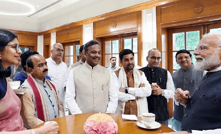 ‘સંસદમાં ગુસ્સામાં બોલવાની જરૂર નથી, શાંતિથી વાત કરો’:સોશિયલ મીડિયાના ઉપયોગમાં સાવચેતી, દિલ્હીમાં કોની સાથે બેસો છો તેનું ધ્યાન રાખો; PMની નવા સાંસદોને ખાસ સલાહ ‘સંસદમાં ગુસ્સામાં બોલવાની જરૂર નથી, શાંતિથી વાત કરો’:સોશિયલ મીડિયાના ઉપયોગમાં સાવચેતી, દિલ્હીમાં કોની સાથે બેસો છો તેનું ધ્યાન રાખો; PMની નવા સાંસદોને ખાસ સલાહ