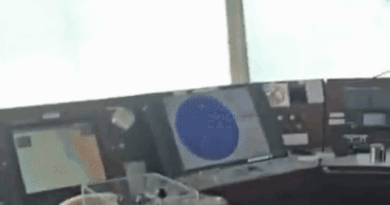 હોર્મુઝમાં ભારતીય જહાજ પર ઈરાની હુમલાનો VIDEO:IRGC બોટ્સે ફાયરિંગ કર્યું; કાચ તૂટ્યા, સામાન વેરવિખેર થયો, 21 નાવિકોએ સંતાઈને જીવ બચાવ્યો