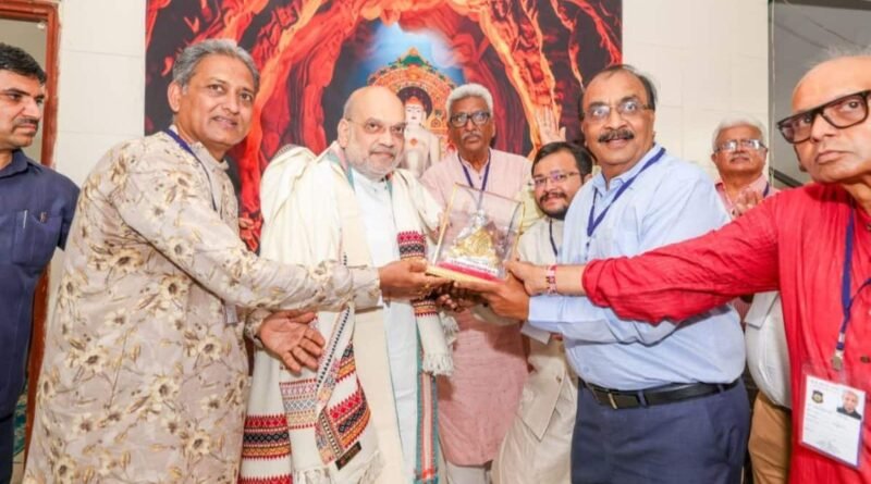 કેન્દ્રીય ગૃહમંત્રી અમિત શાહે વતન માણસામાં કુળદેવી બહુચરાજીના દર્શન-આરતી કર્યા,અમદાવાદમાં જૈનાચાર્ય ભગવંતોના લીધા આશીર્વાદ