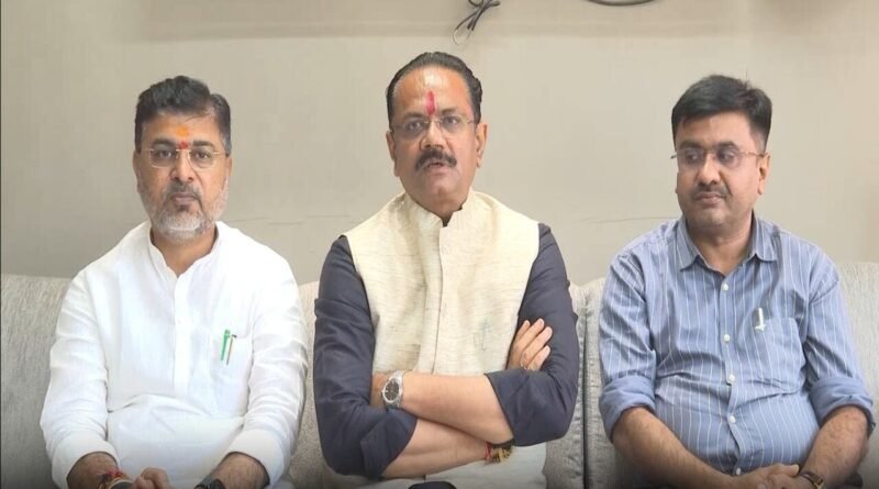 Breaking News : ગુજરાતમાં મહેસૂલી કર્મચારીઓનું આંદોલન સમેટાયું ! સરકાર સાથેની બેઠક બાદ કર્મચારી મહામંડળે નિર્ણય કર્યો હોવાની કરાઈ જાહેરાત
